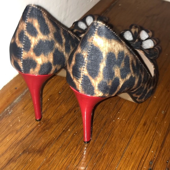 Betsy Johnson Leopard Print Heels - Picture 5 of 8